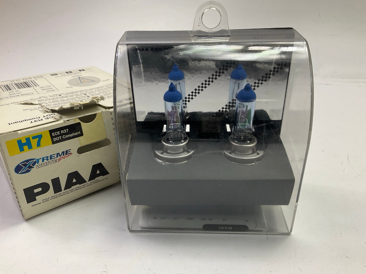 PIAA 17655 H7 Xtreme White Plus Light Bulb 55W 4000K,  Twin Pack