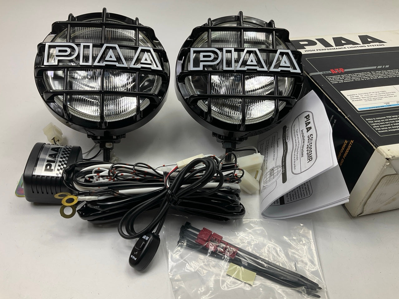 PIAA 5296 Fog Light Lamp 520 Series Xtreme White All Terrain Pattern Lamp Kit
