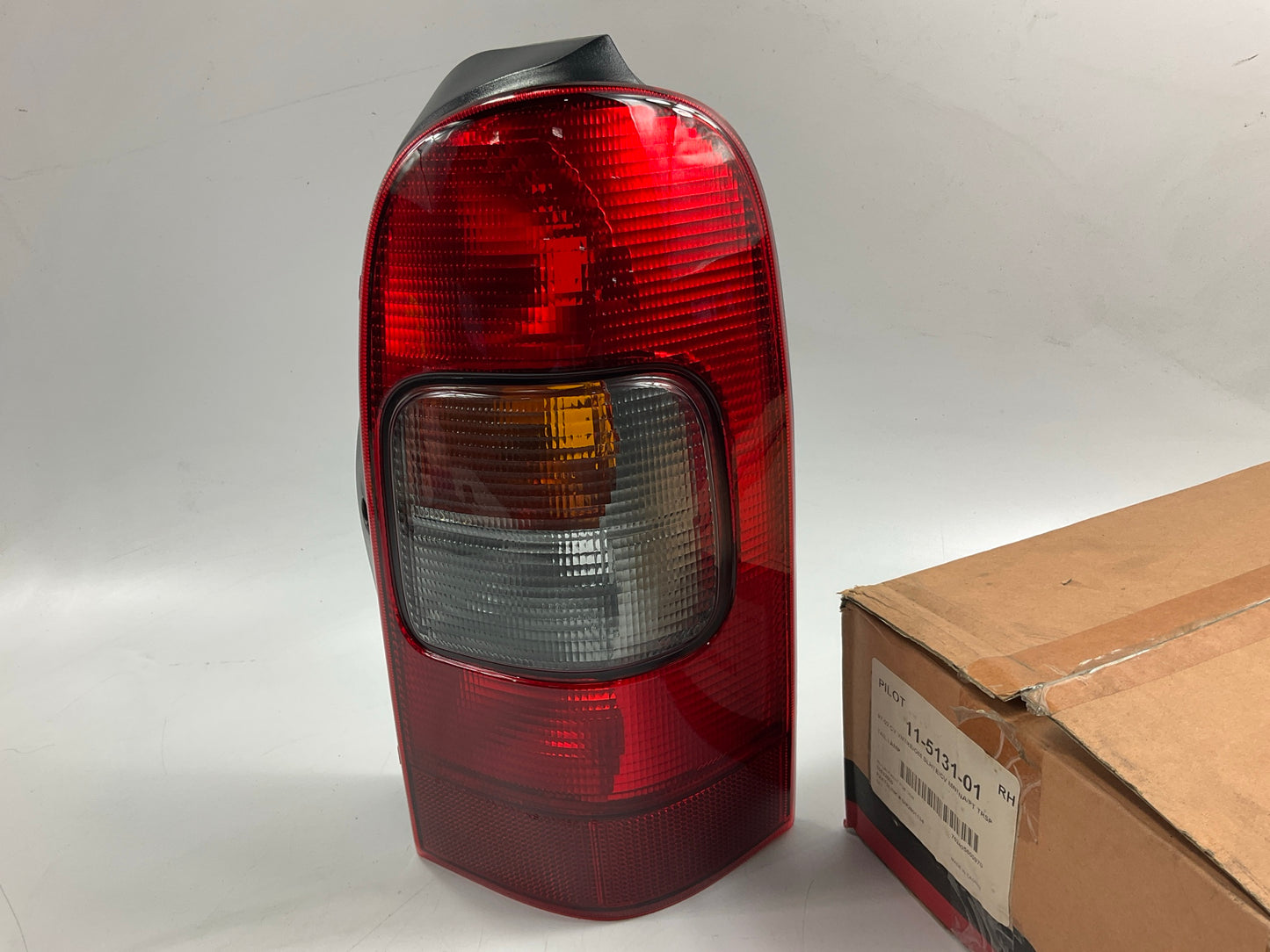 NEW - 11-5131-01 Passenger Side Tail Light Lamp For 1997-98 Pontiac Trans Sport