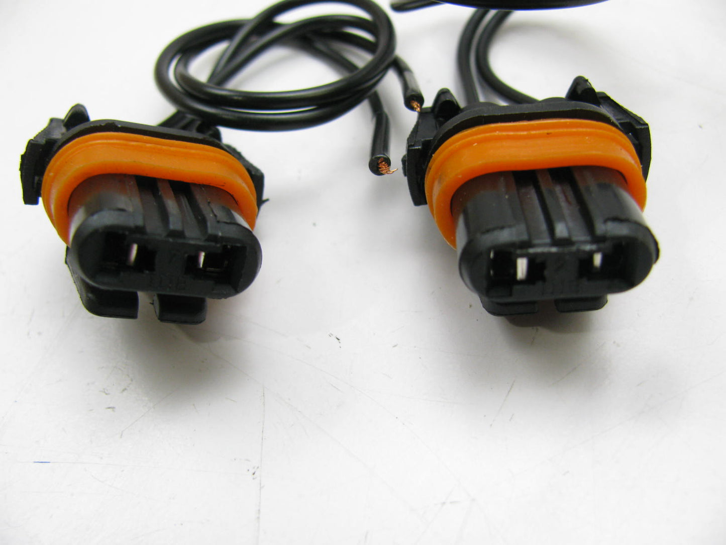 (2) Pilot # 9005 Headlight Head Light Bulb Sockets W/ Wire Pigtail