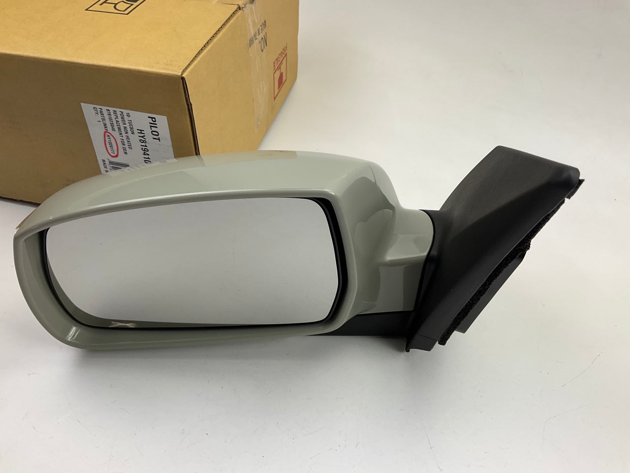 Pilot HY819410DL Left Drivers Side Mirror, Power, Non-Heated For 10-11 Tucson