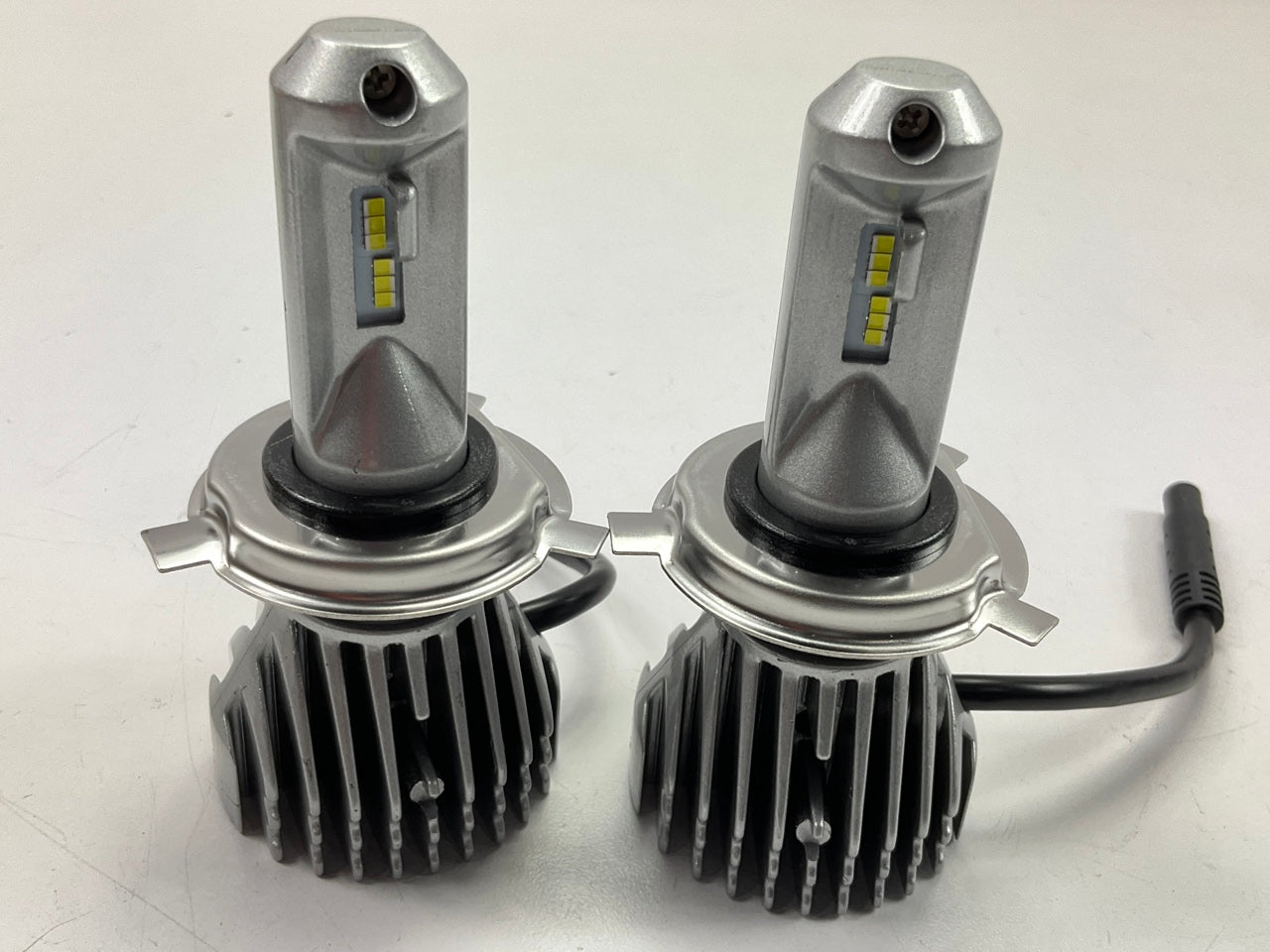 Pilot IL-H4 H4 Cool White LED Light Bulb, 2PC, 6000K, 12V 25W, 30,000HRS