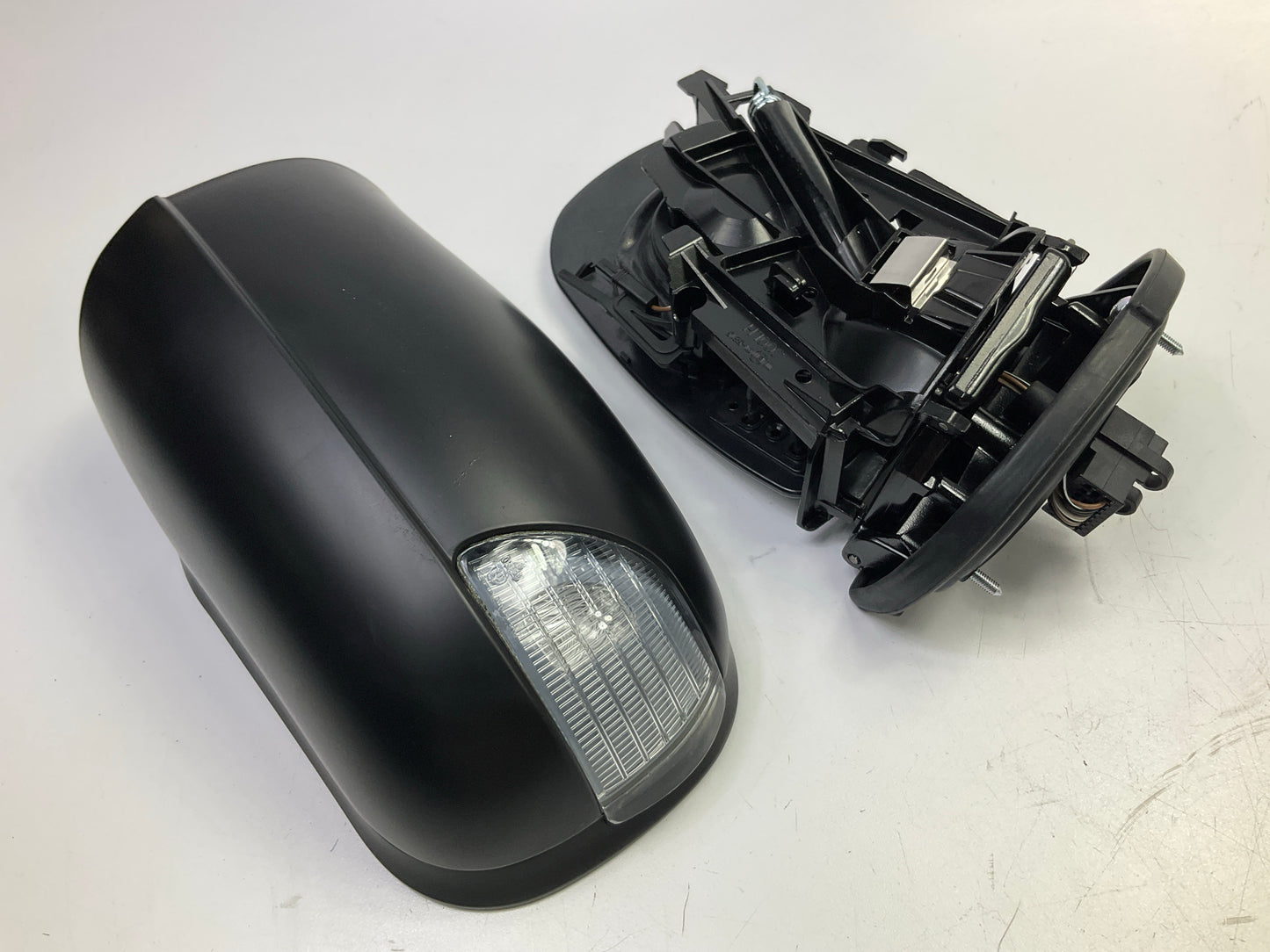 Pilot MD42941EEL Left Driver Side Mirror - 00-03 Mercedes Benz E320 Power Heated