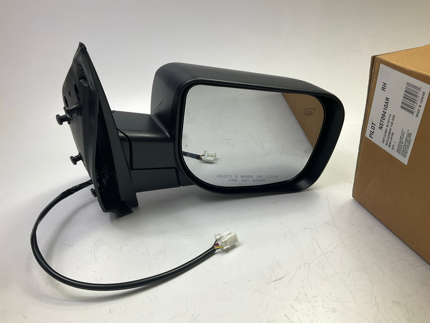 Pilot NST09410AR Right Heated Mirror For 2006-2009 Nissan Titan