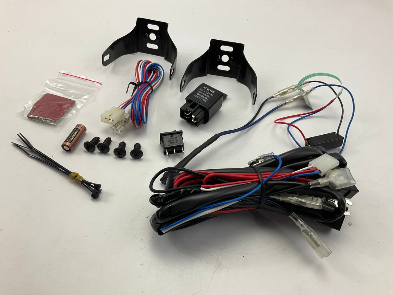 Pilot NV-538W 55 Watt 3-3/8'' Round Driving / Fog Light Kit, Blue Lens
