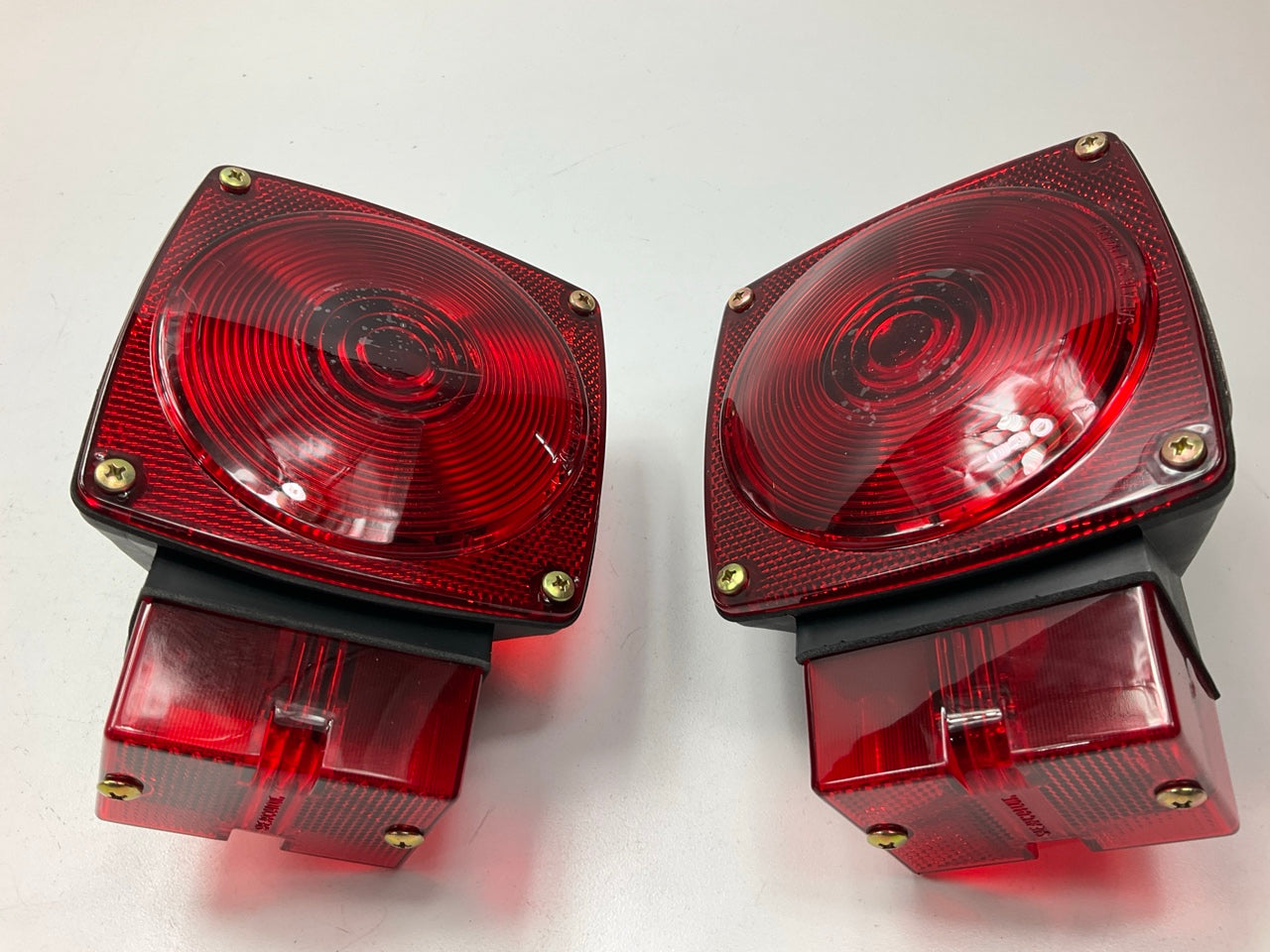 (2) Pilot NV5016RL Surface Mount Tail Combination Lamp W/ License & Reflector