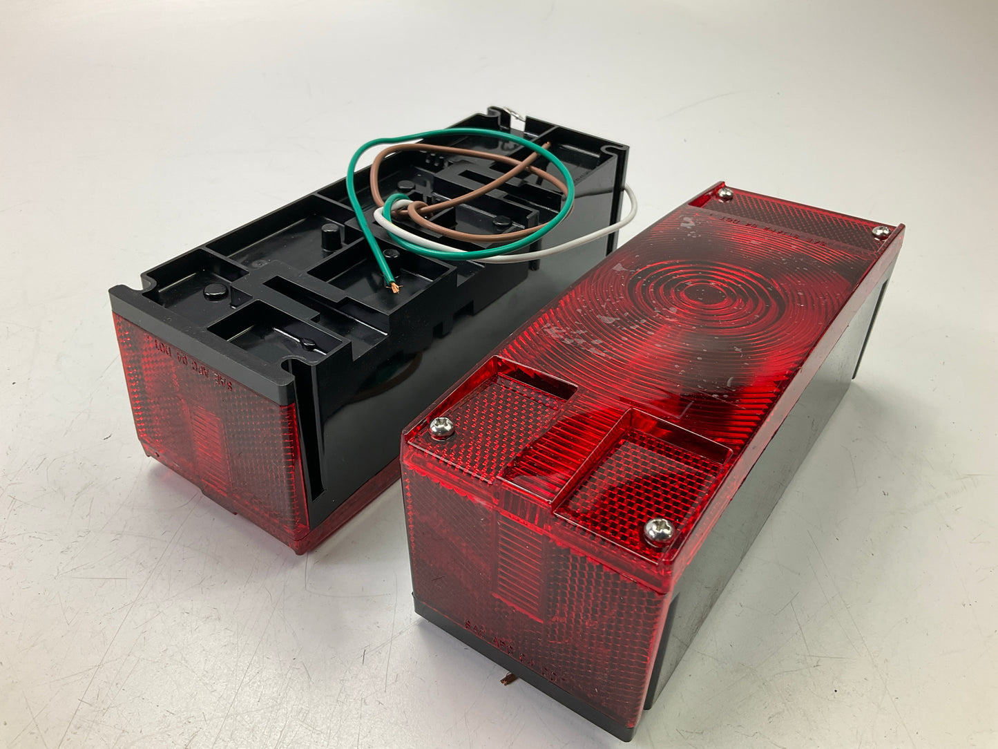 Pilot NV5077 Navigator Trailer 7-Function Submersible Stop Lamp Lights - PAIR