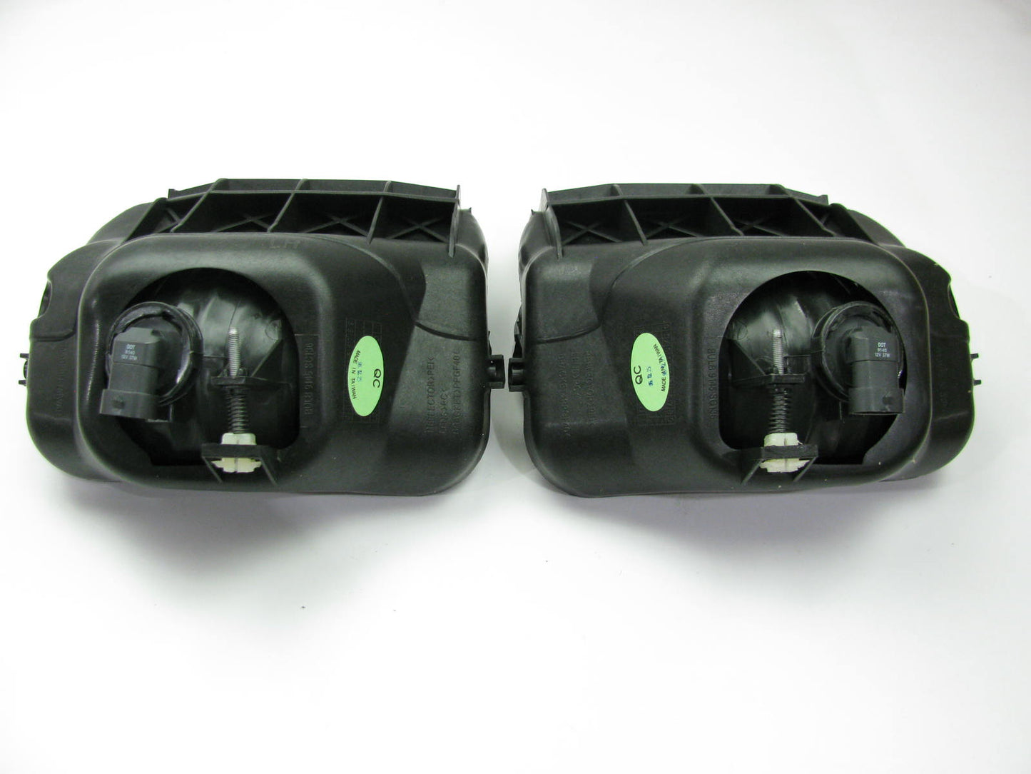 Pilot 2003-2007 Chevy Silverado Smoked Lens Fog Light Lamp Set Black Housing