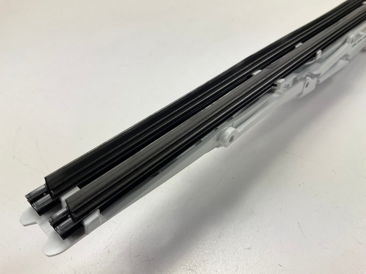 Pilot WBP-22W Arista Dual 22'' Anodized White Windshield Wiper Blade