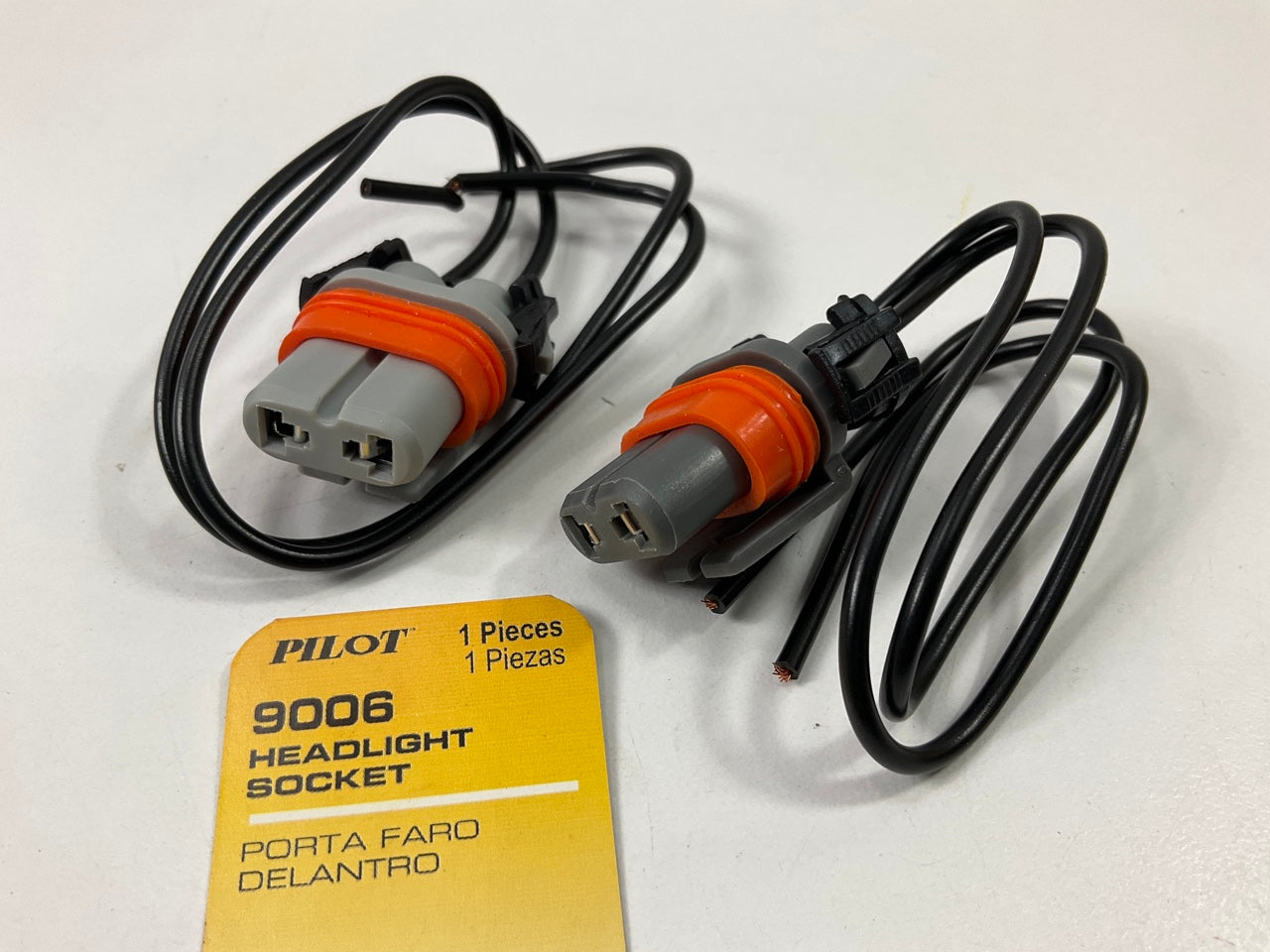 (2) Pilot 9006 Fog Light Lamp Light Bulb Wire Socket Harness Pigtails: Bulb 9006