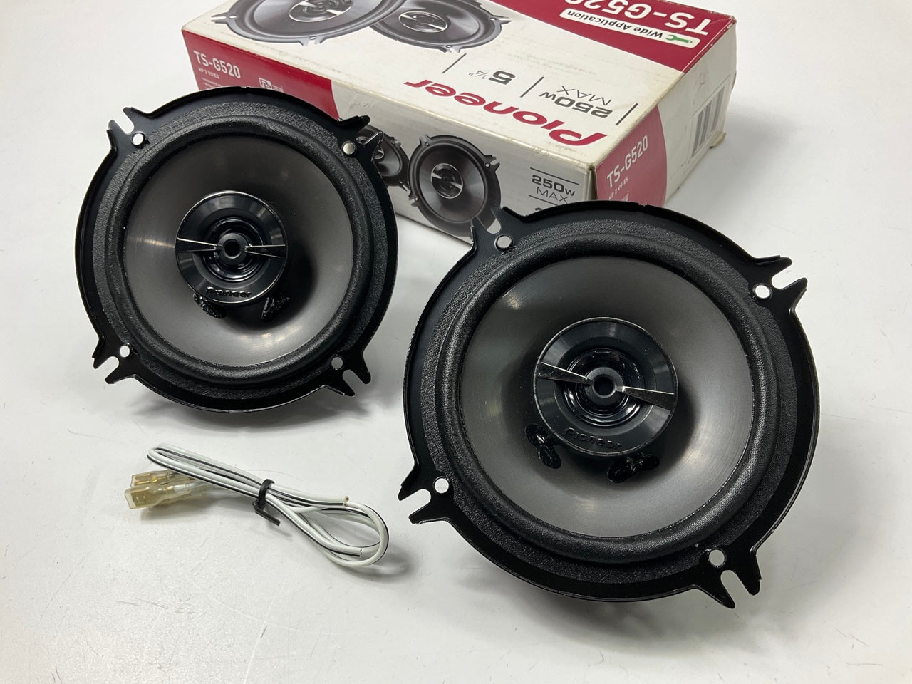 Pioneer TS-G520 250W Peak Power 5-1/4'' 2 Way Coaxial Speakers