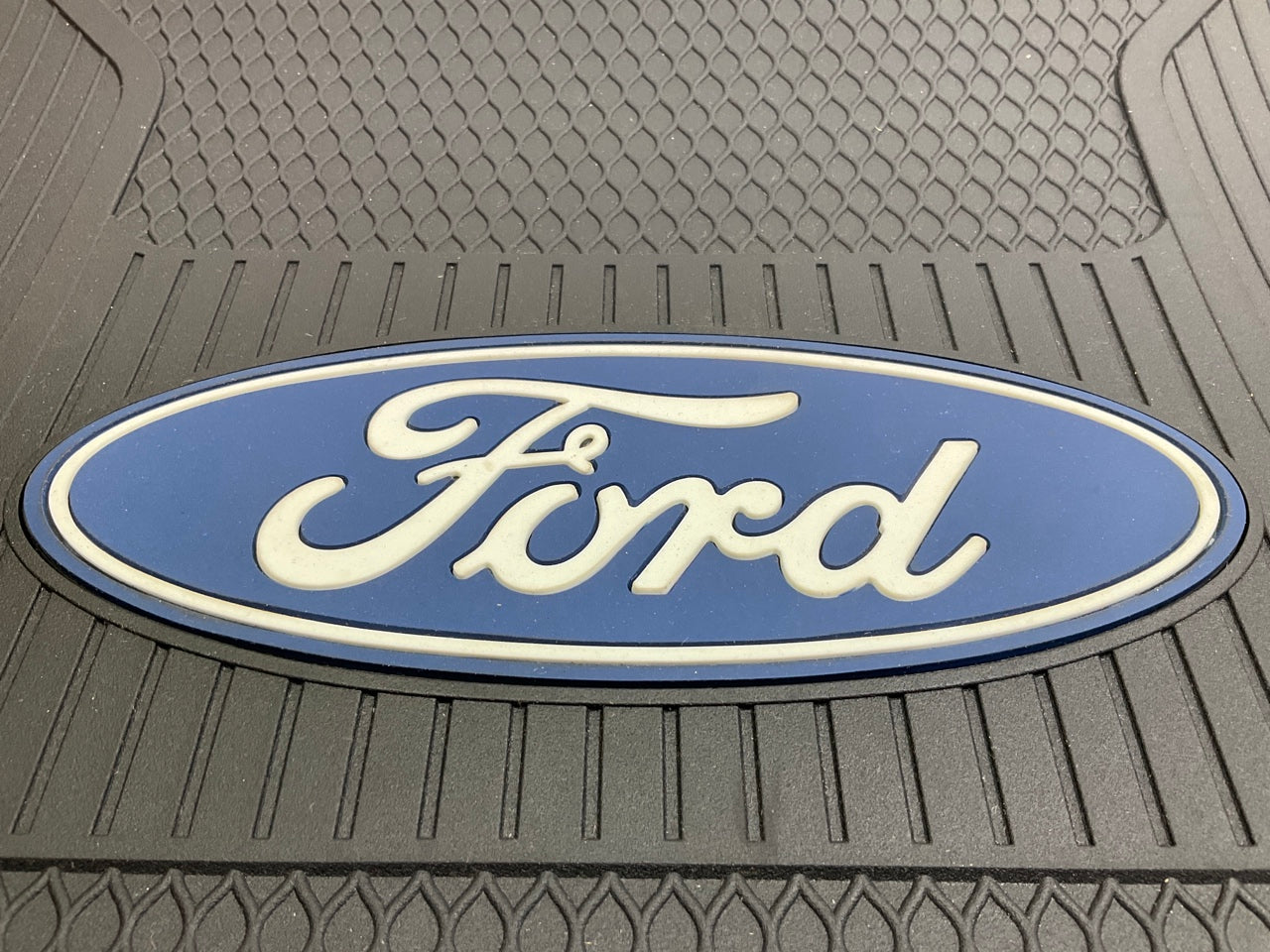 (2) Plasticolor 001219R01 Rear Floor Mats, Rubber, 17''x13-3/4'' - Ford Truck