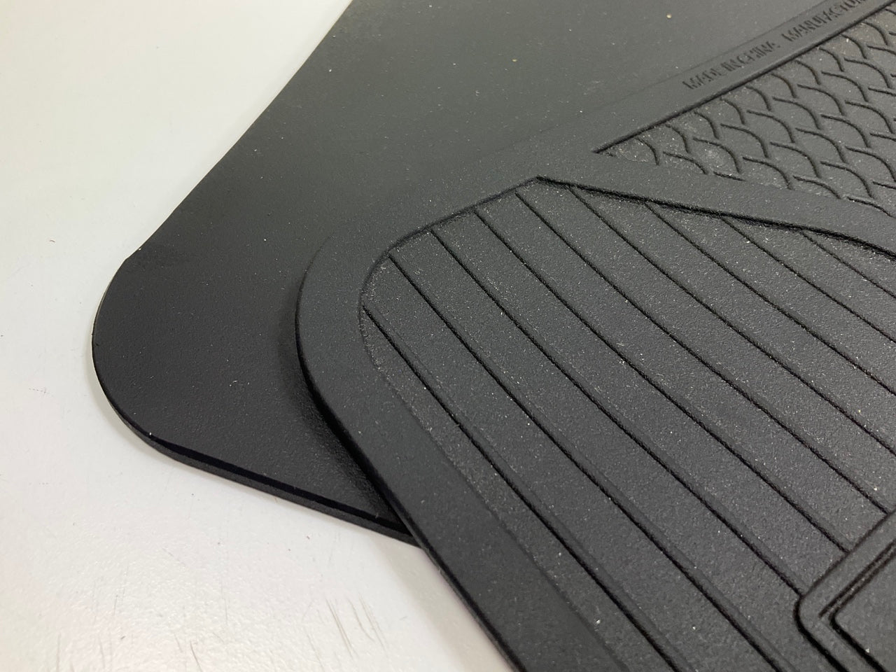 (2) Plasticolor 001219R01 Rear Floor Mats, Rubber, 17''x13-3/4'' - Ford Truck