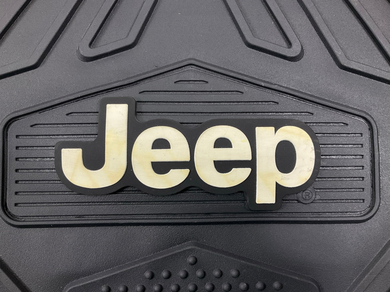 STAINED - Plasticolor 001668 All Weather Rubber Floor Mats 4-Piece Set For JEEP