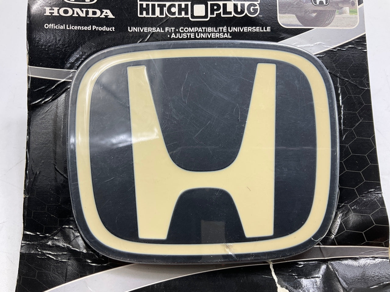 OPEN BOX Plasticolor 002293 Trailer Hitch Plug For Honda (1-1/4'' Or 2'' Receiver)