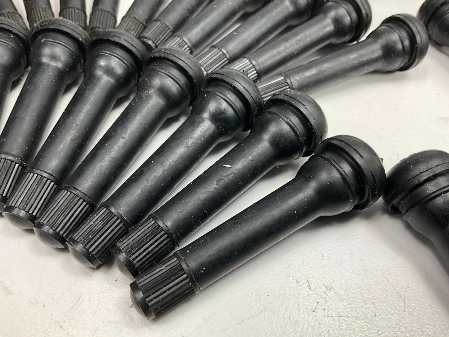Plews 30-418-50 Snap-In Tire Valves TR418 - Box Of 50