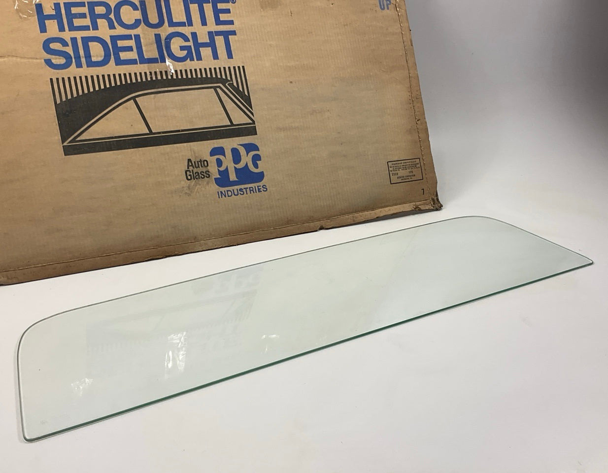 NOS CHIPPED CORNER PPG 1091T Rear Glass For 1968-1972 Chevrolet C10 Suburban