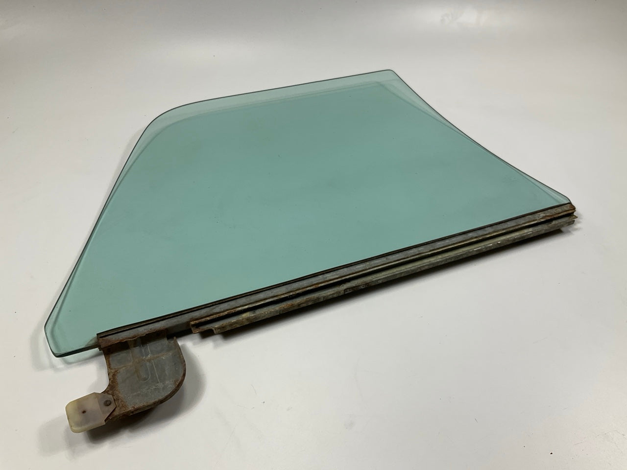 PPG D4002 Right Glass Green Tint  68-72 Chevrolet El Camino 71-72 Sprint Pickup
