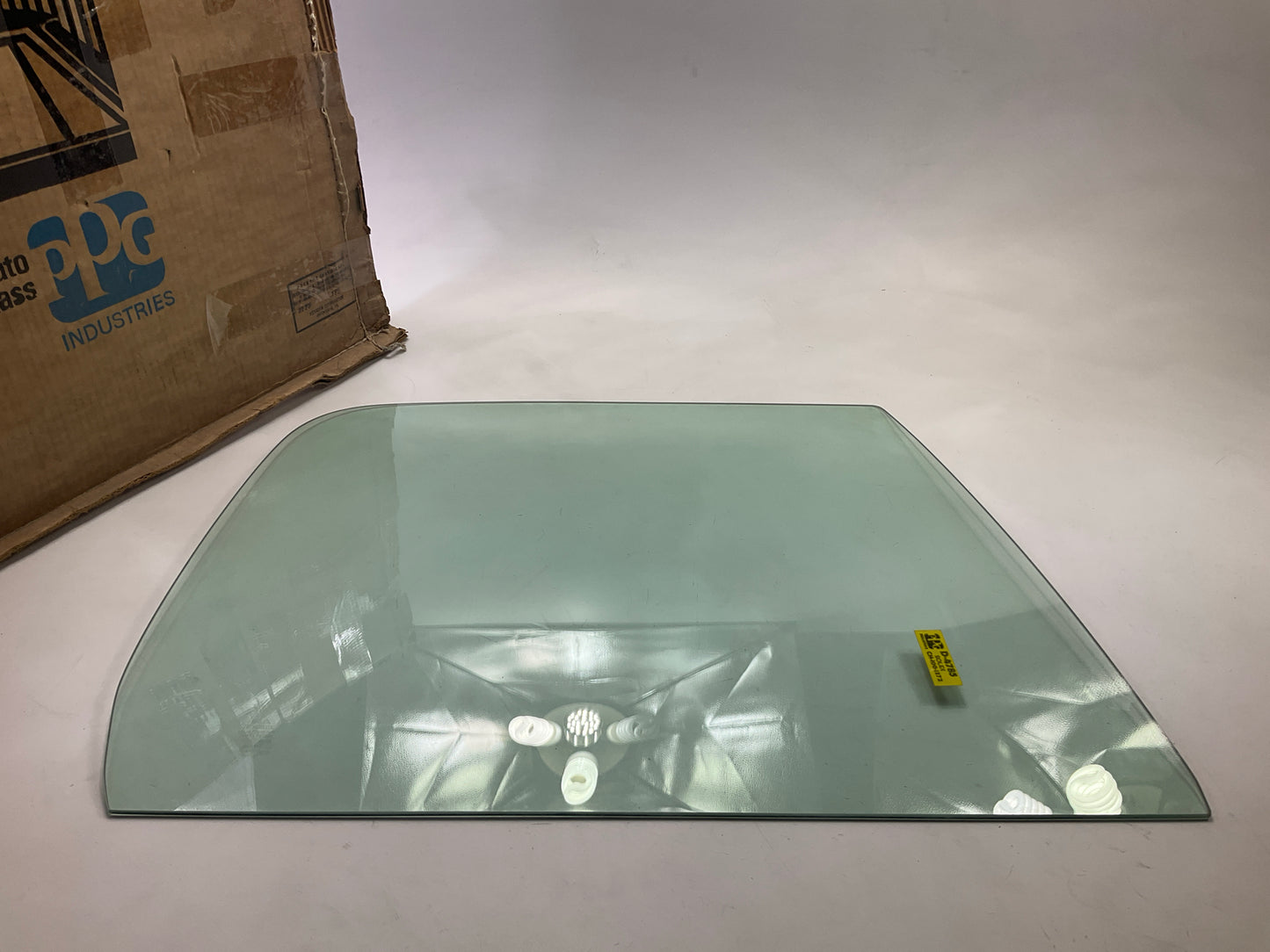 Glass #2- PPG D4785 Right Glass 74-90 Ramcharger 74-81 Trailduster GT