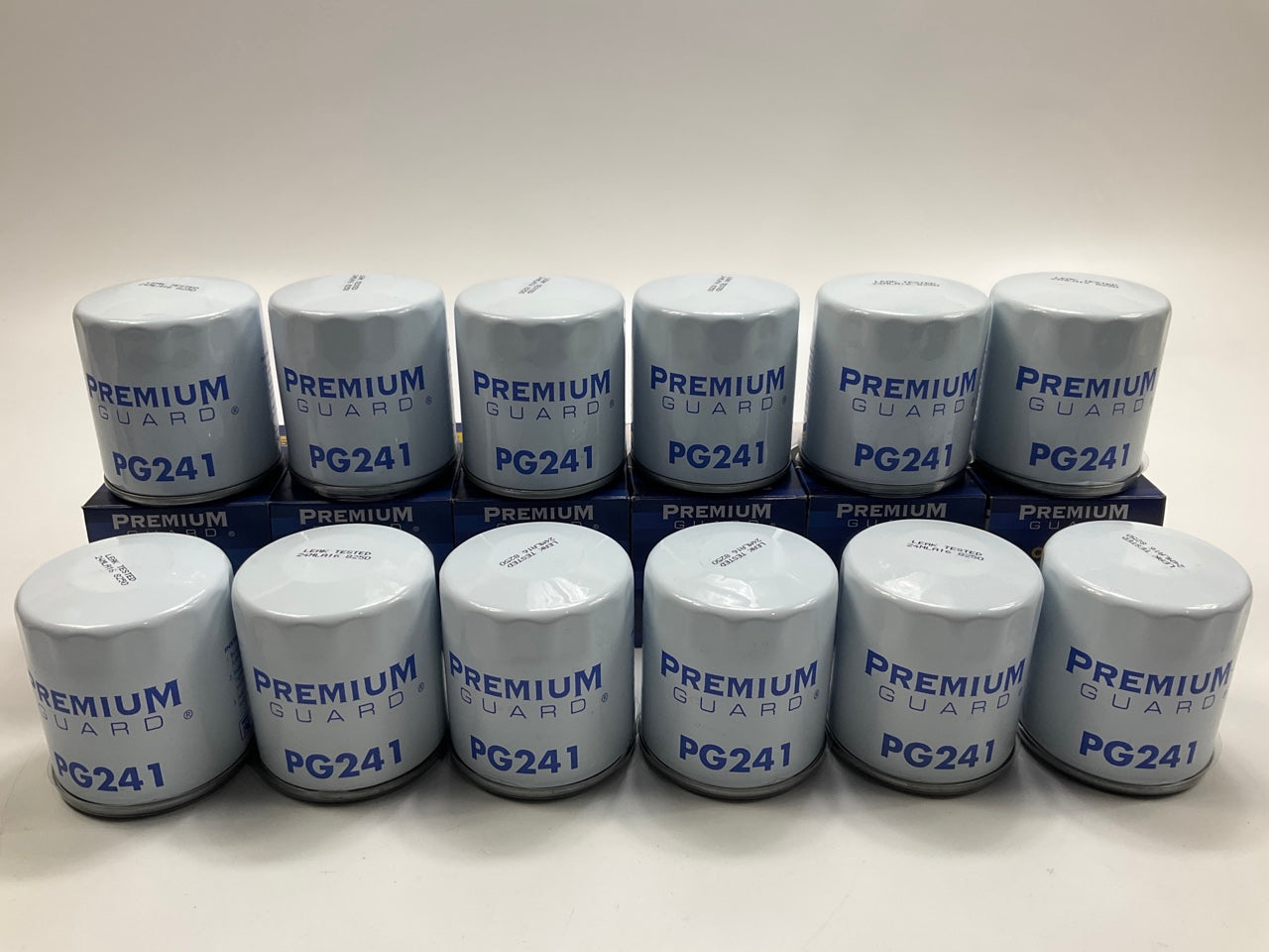 (12) Premium Guard PG241 Engine Oil Filter
