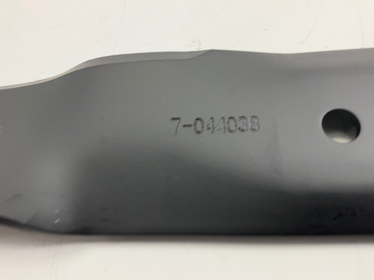 Primeline 7-044038 Lawn Mower Blade 17'' Length 11/16'' Center Hole