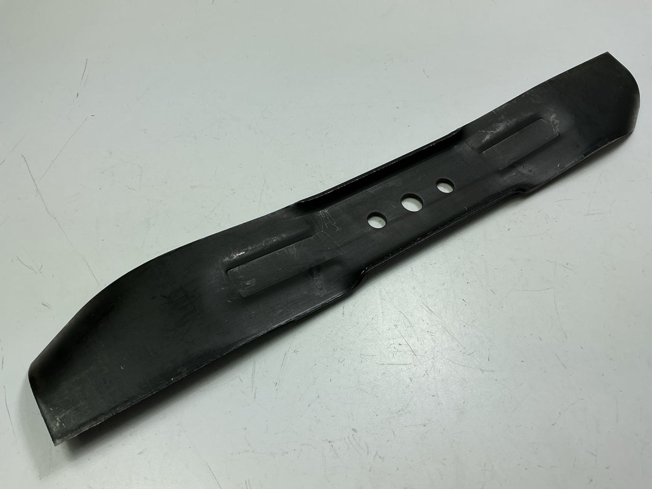 Primeline 7-04439 Lawn Mower Blade 19'' Long , 3/8'' Center Hole , 2'' Wide