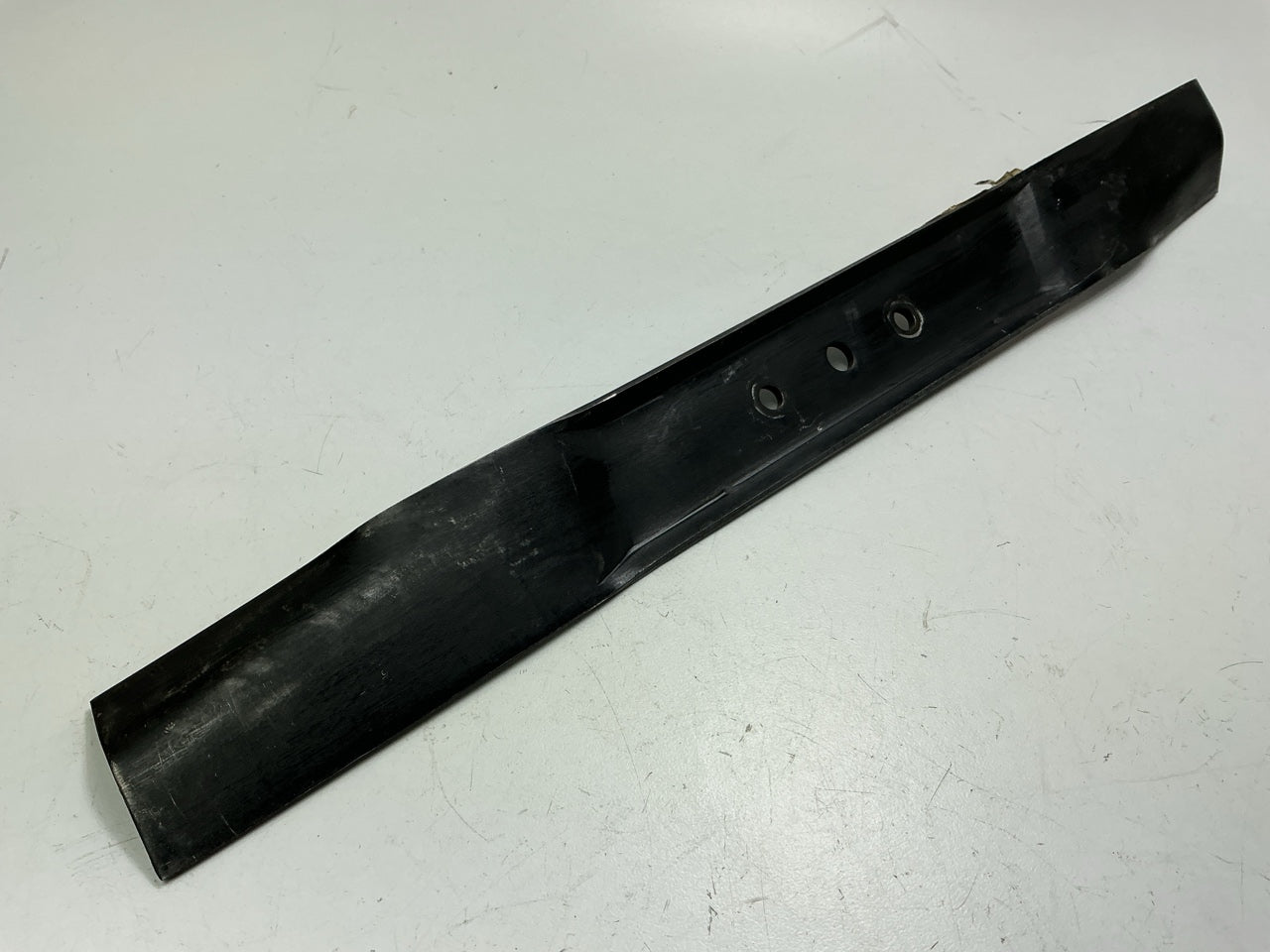 Primeline 7-04439 Lawn Mower Blade 19'' Long , 3/8'' Center Hole , 2'' Wide
