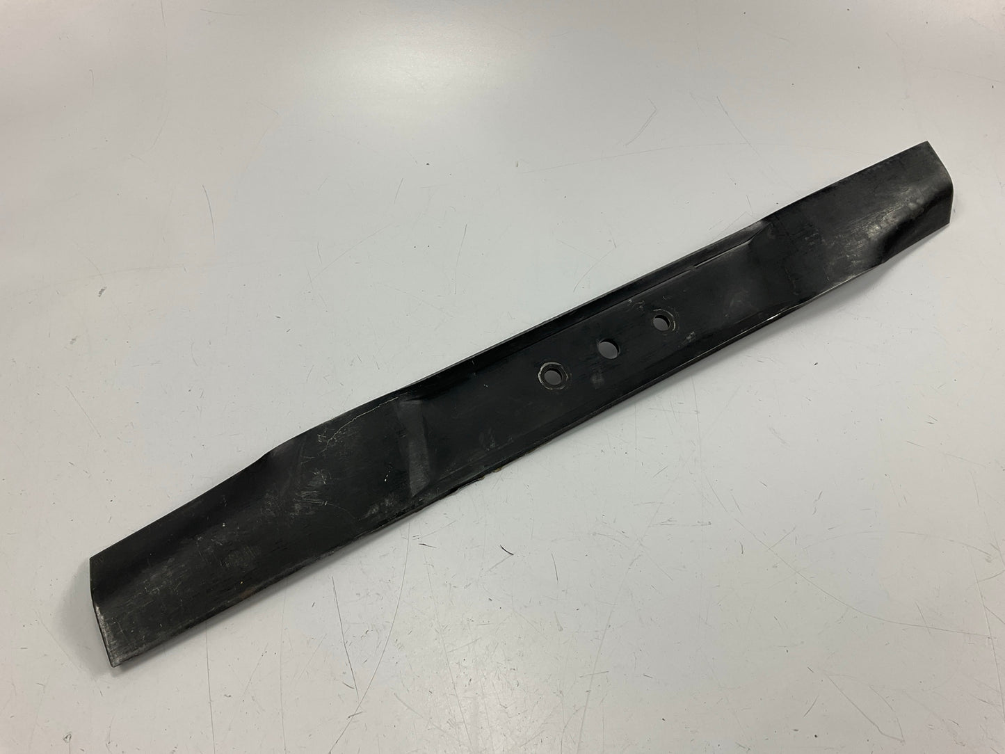 Primeline 7-04576 Lawn Mower Blade 19'' Legth, 3/8'' Center Hole 5/16'' Outer Holes