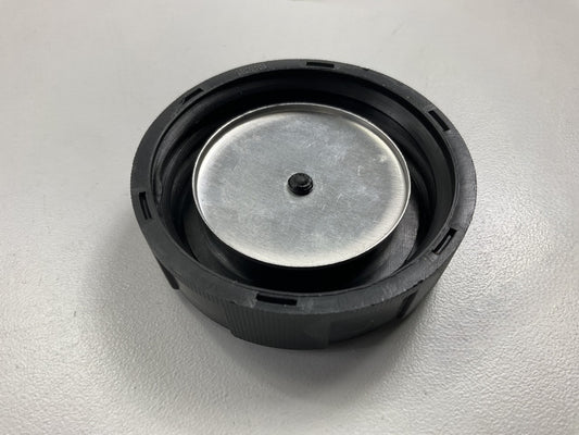 Primeline 7-04928 Plastic Gas Cap 2-3/8 '' OD 125-033, 125-179, 125-223, B1SB8000