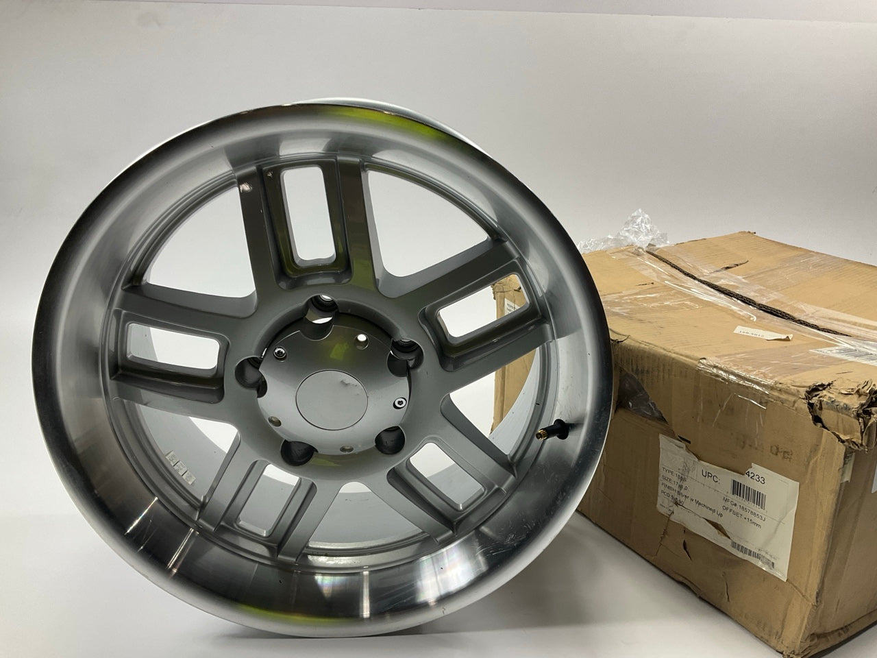 Proline 185S Aluminum Alloy Replacement Wheel 17''x8'', +15mm, 5x5.5'' Bolt Pattern