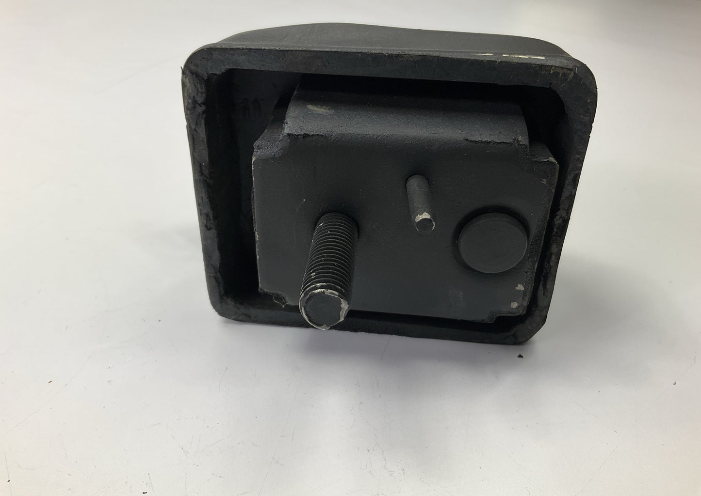 Proline 2853 Front Engine Motor Mount