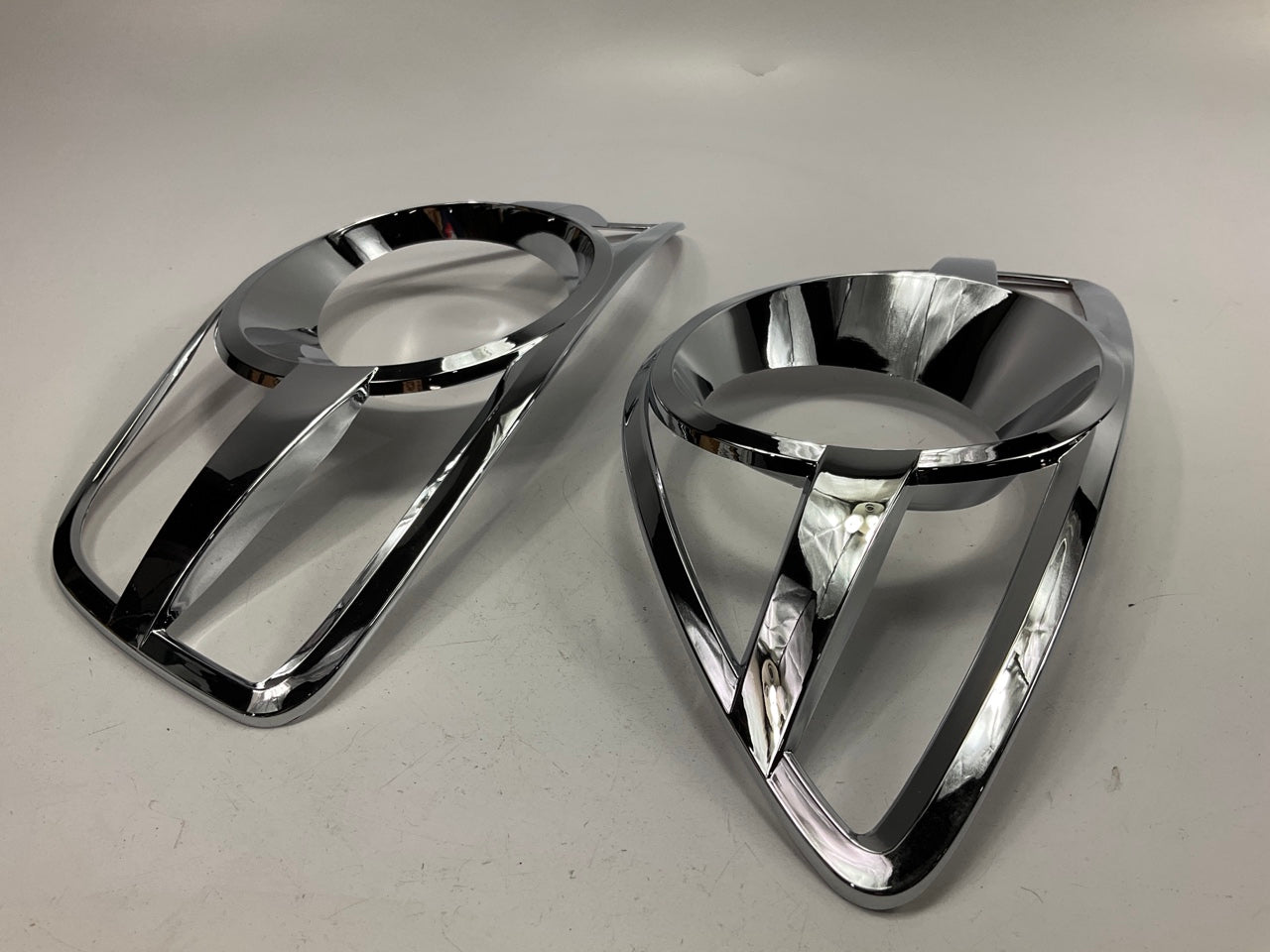 Putco 401784 Chrome Fog Light Trim For 2007-2012 Hyundai Santa Fe