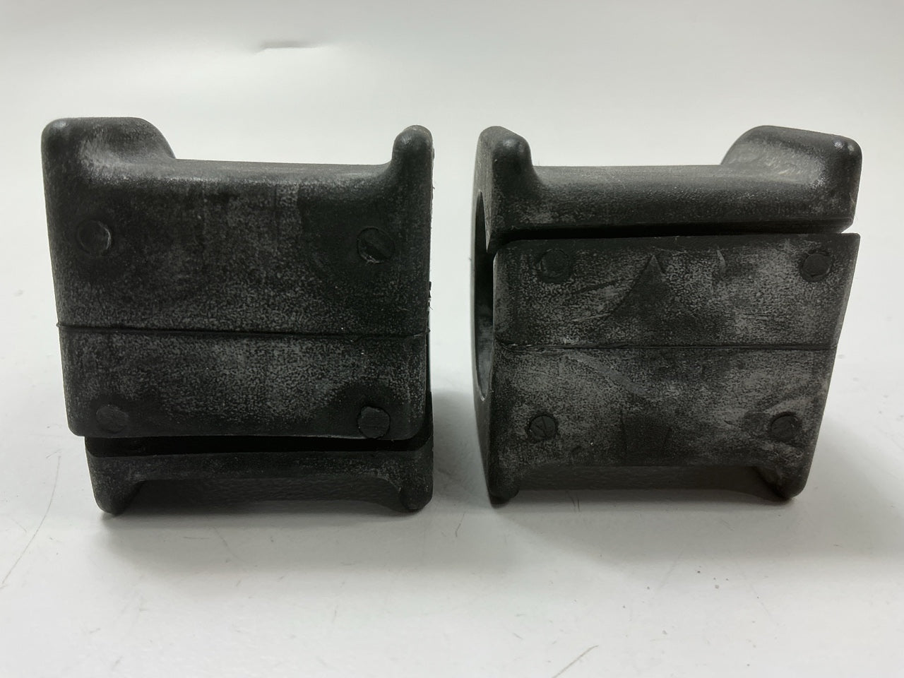 Raybestos 550-1498 Front Sway Bar Bushings For 2001-2004 Toyota Tacoma RWD