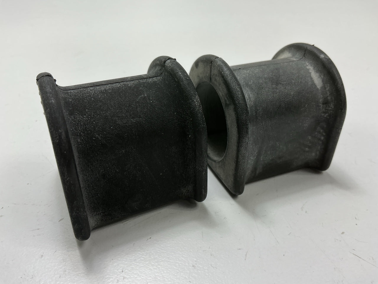 Raybestos 550-1498 Front Sway Bar Bushings For 2001-2004 Toyota Tacoma RWD