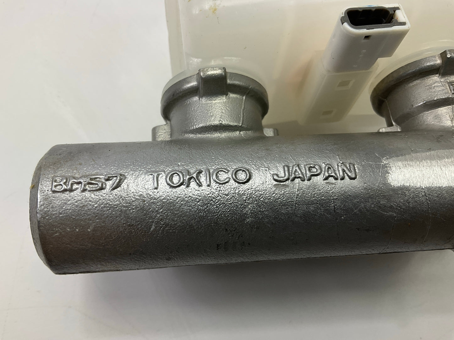 Raybestos MC390025 Brake Master Cylinder (OEM Tokico) For 1990-1991 Infiniti Q45