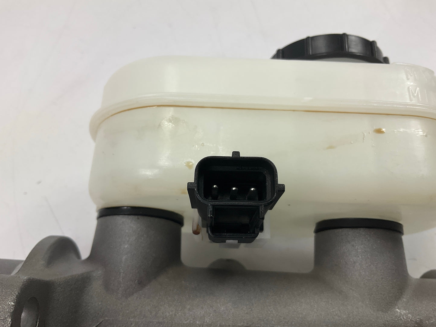Raybestos MC390581 Brake Master Cylinder For 1999-2003 Ford Windstar