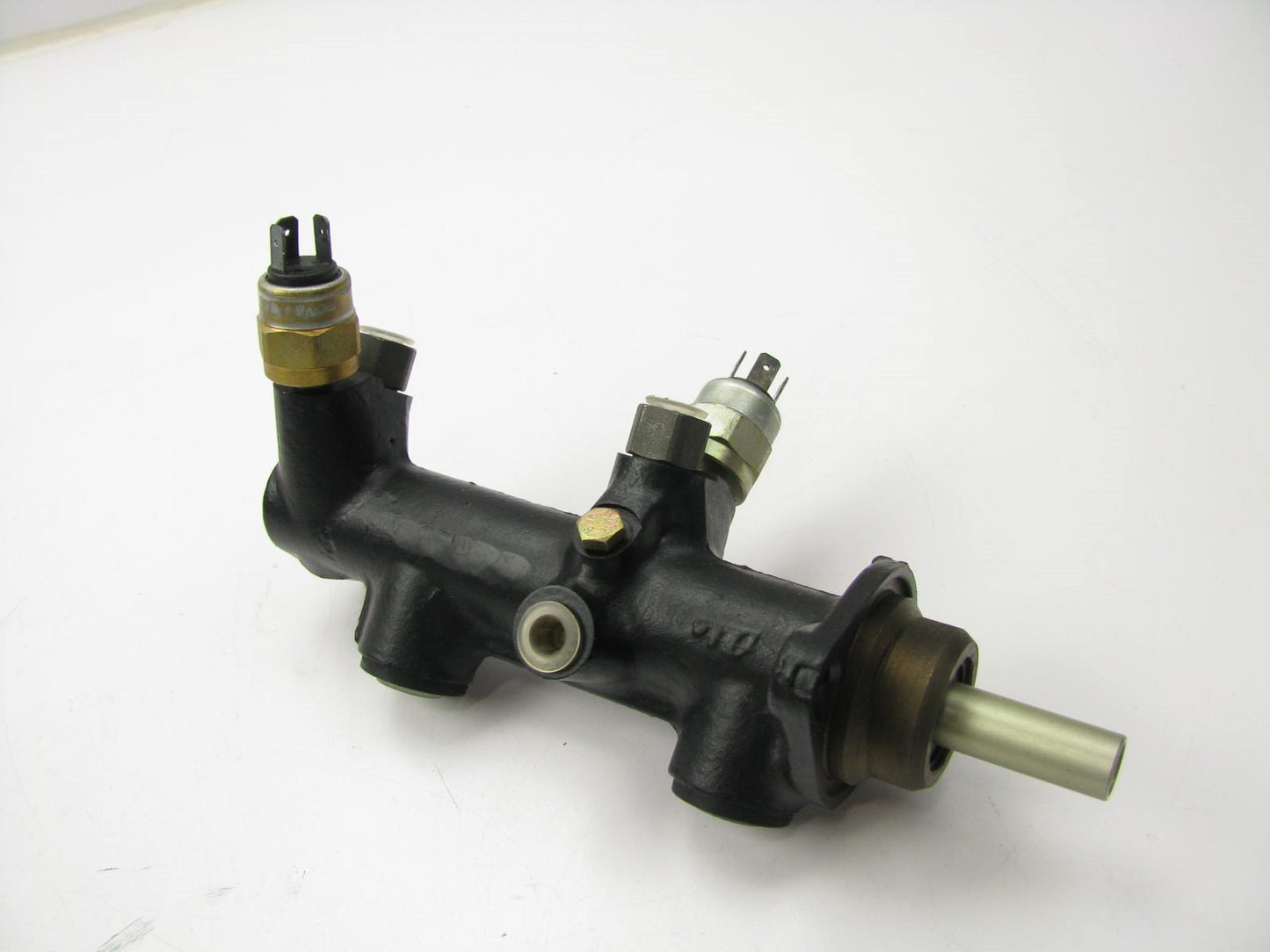 Raybestos MC39285 Brake Master Cylinder - 1978-1981 Audi 5000