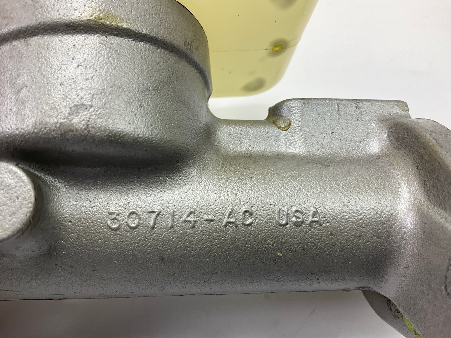 WITHOUT RESERVOIR CAP - Raybestos MC39890 Brake Master Cylinder 88 Legend SEDAN