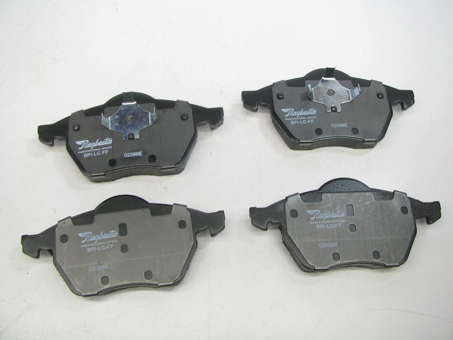 Raybestos PGD687M FRONT Disc Brake Pads