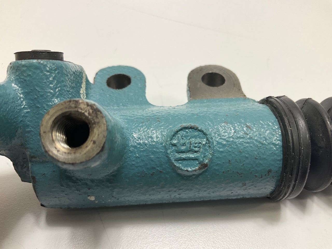 Raybestos SC37927 Clutch Slave Cylinder OEM AISIN - 1991-1992 Toyota MR2