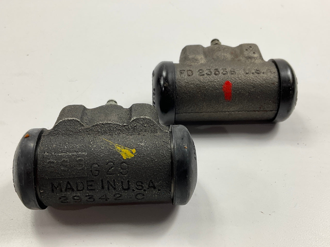 Raybestos WC37087 & WC37088 Front Left & Right Drum Brake Wheel Cylinder