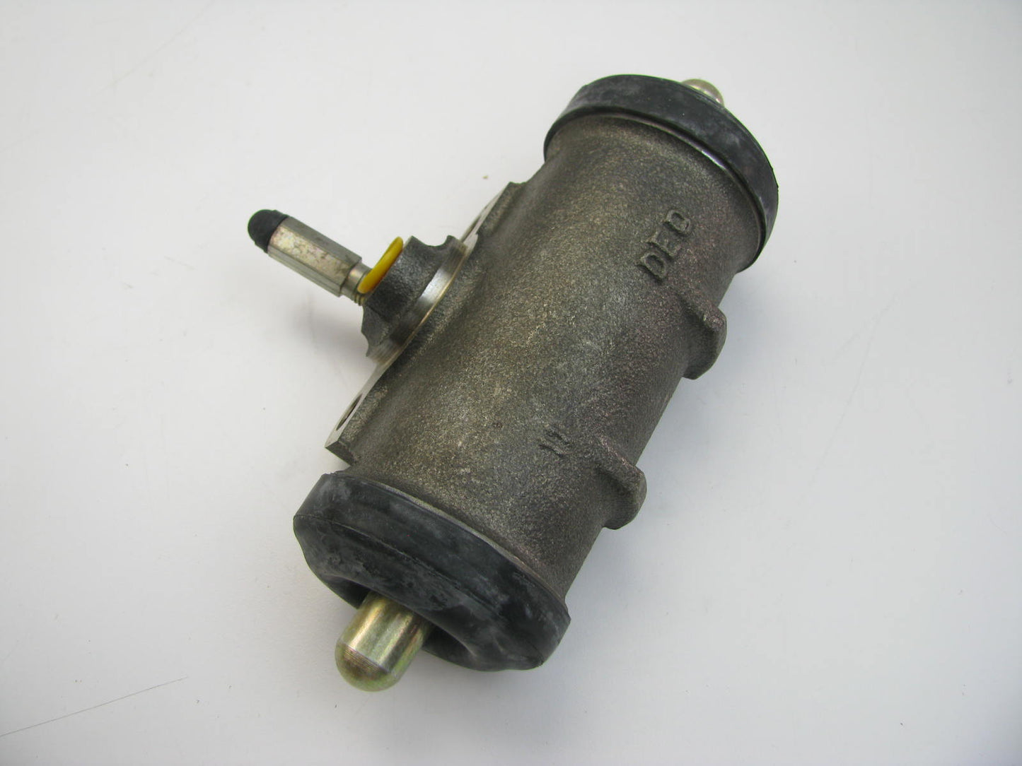 Raybestos WC37880 Front Left Drum Brake Wheel Cylinder for 1988-1993 Isuzu FTR