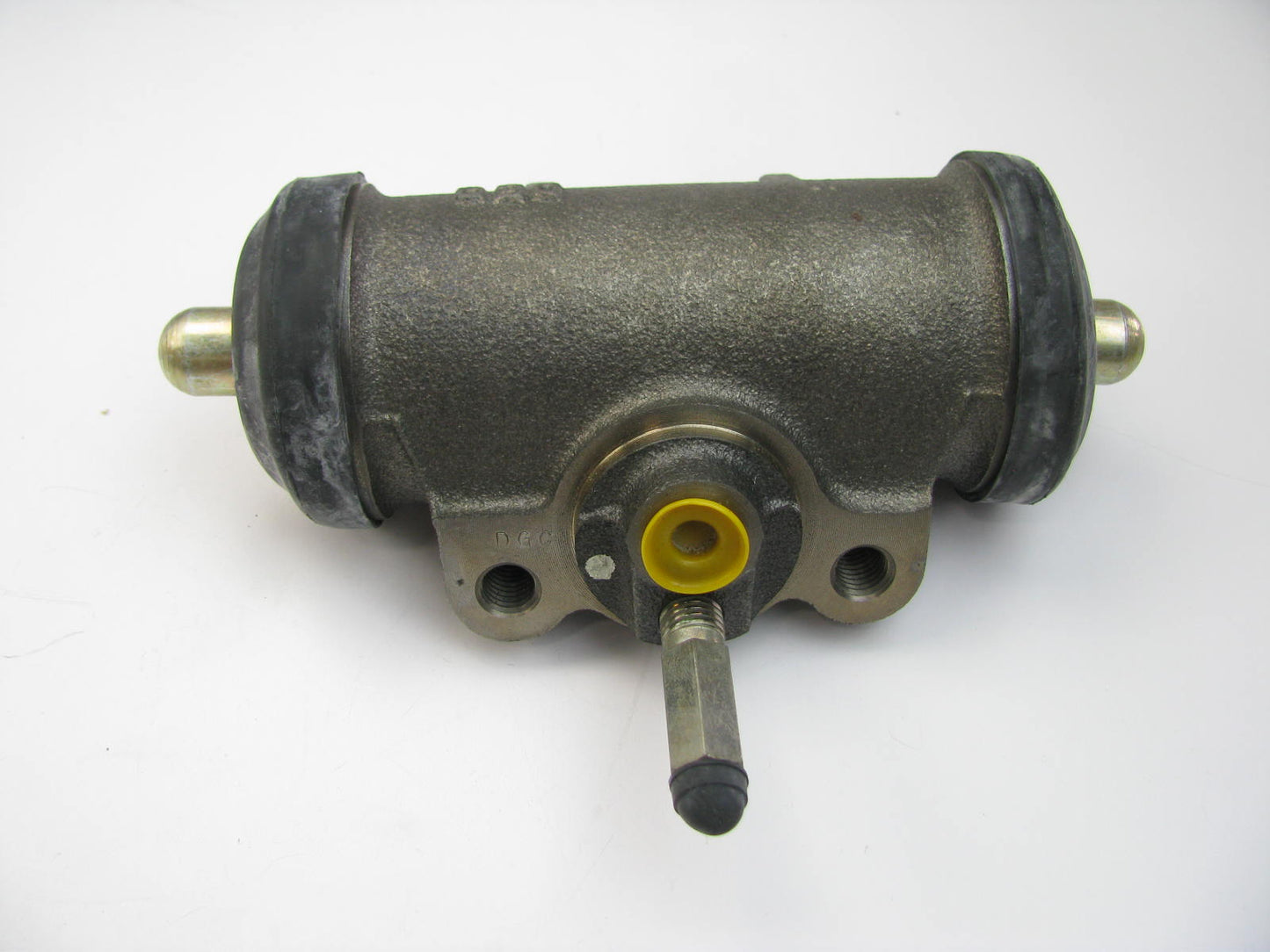 Raybestos WC37880 Front Left Drum Brake Wheel Cylinder for 1988-1993 Isuzu FTR