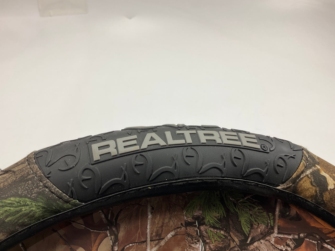 Realtree RSW3505 Camo Pattern Truck Steering Wheel Cover - 15''-15.5'' Diameter