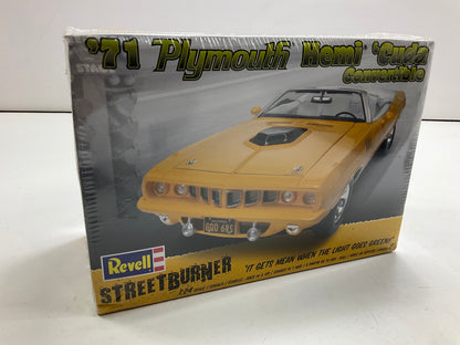 Revell For 1971 Hemi Cuda Convertible Model Kit 1:24 Scale