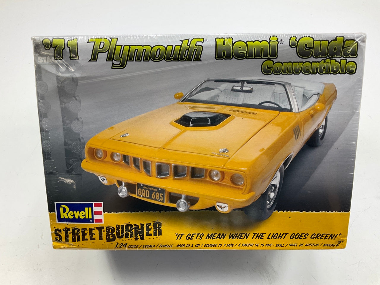 Revell For 1971 Hemi Cuda Convertible Model Kit 1:24 Scale