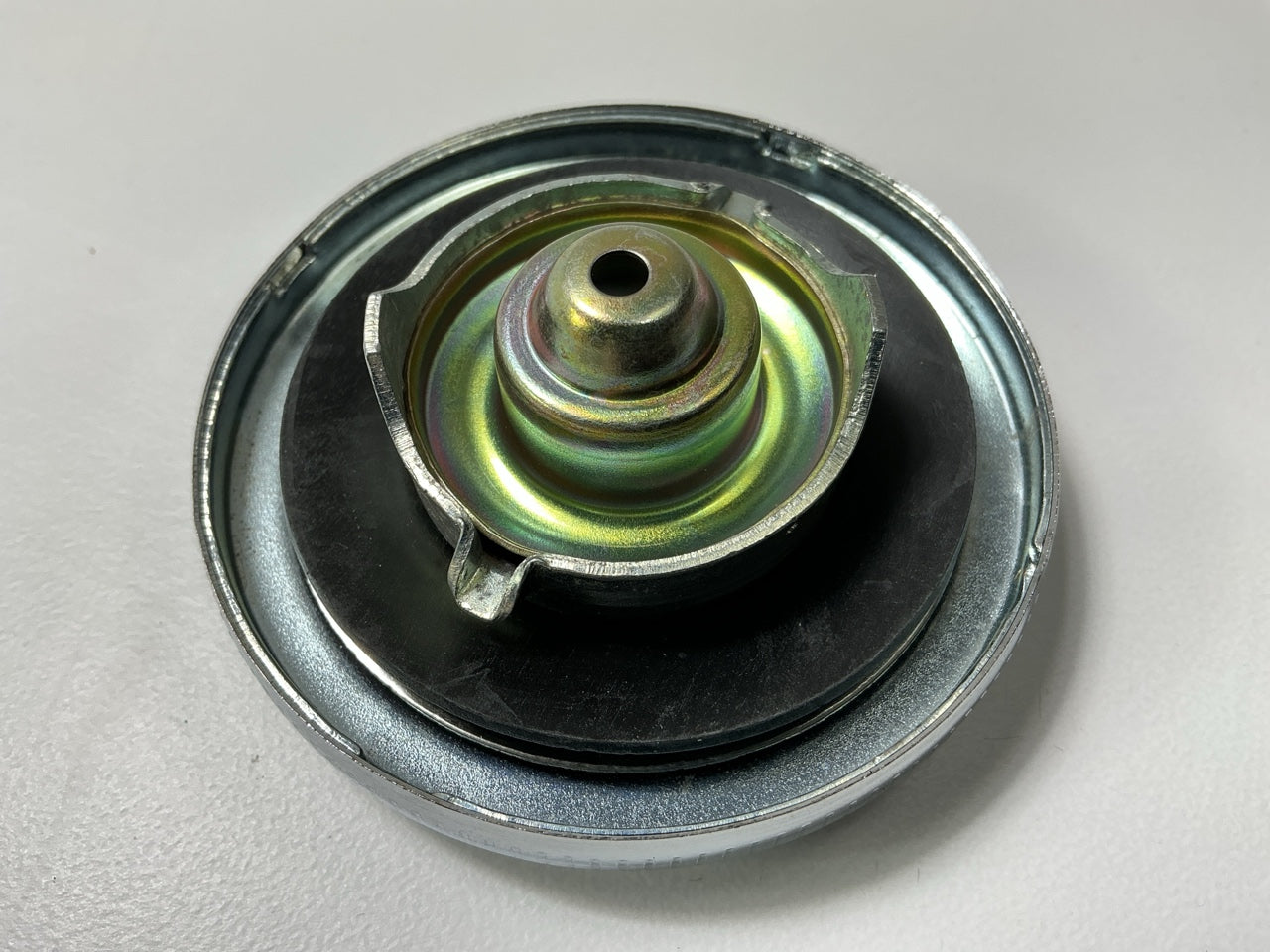 Robertshaw RG704 Fuel Tank Filler Gas Cap For 75-78 IH International Scout II