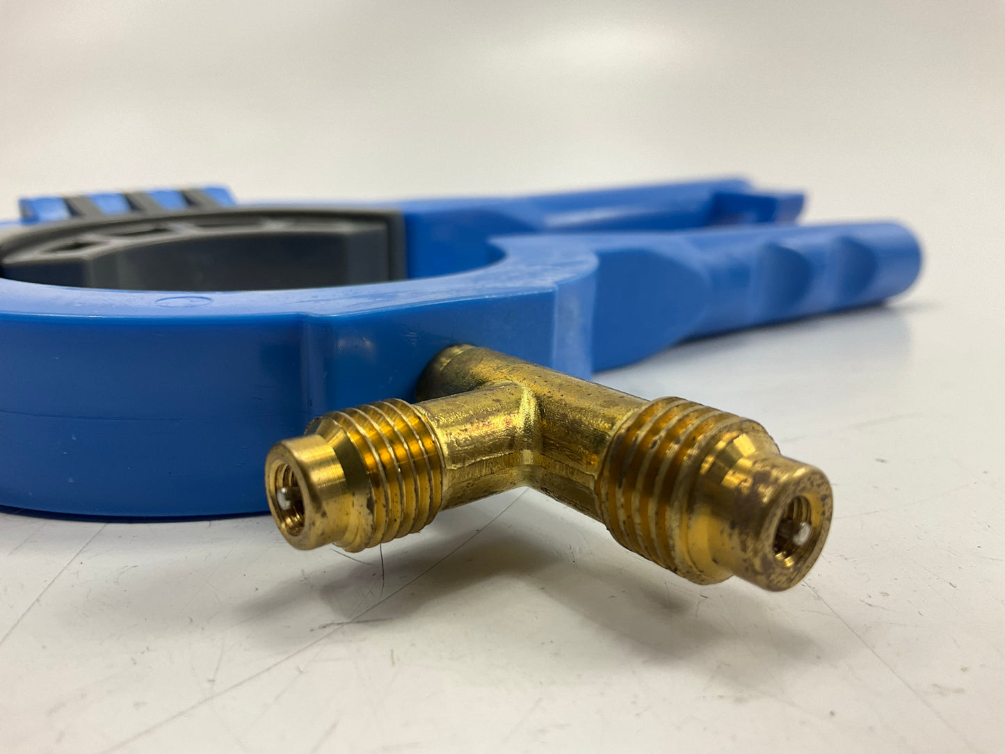Robinair 10102 Side Can Tap For 134a