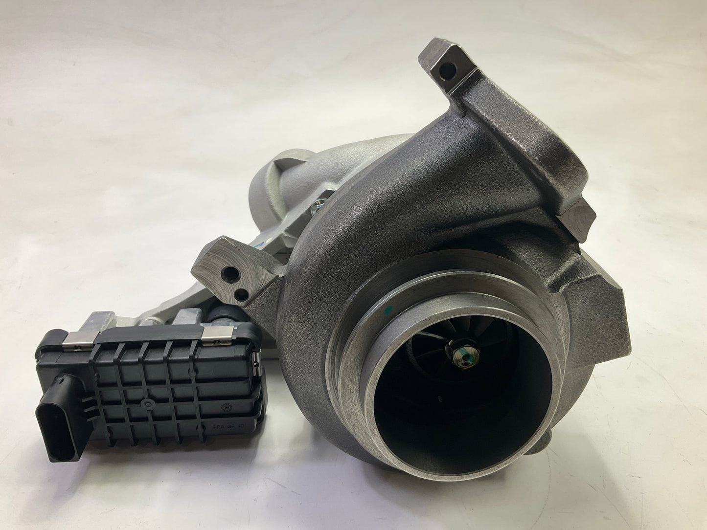 NEW Rotomaster A1220112N Turbocharger Turbo For 2004-2006 Sprinter 2500 3500 2.7