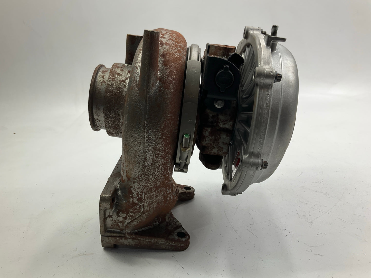 HAS RUST SEE PHOTOS A8370104R Turbocharger Turbo - 04-05 GM 6.6L Duramax Diesel